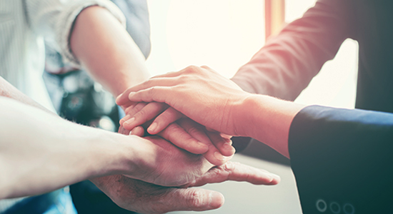 青島輕質(zhì)機(jī)噴石膏